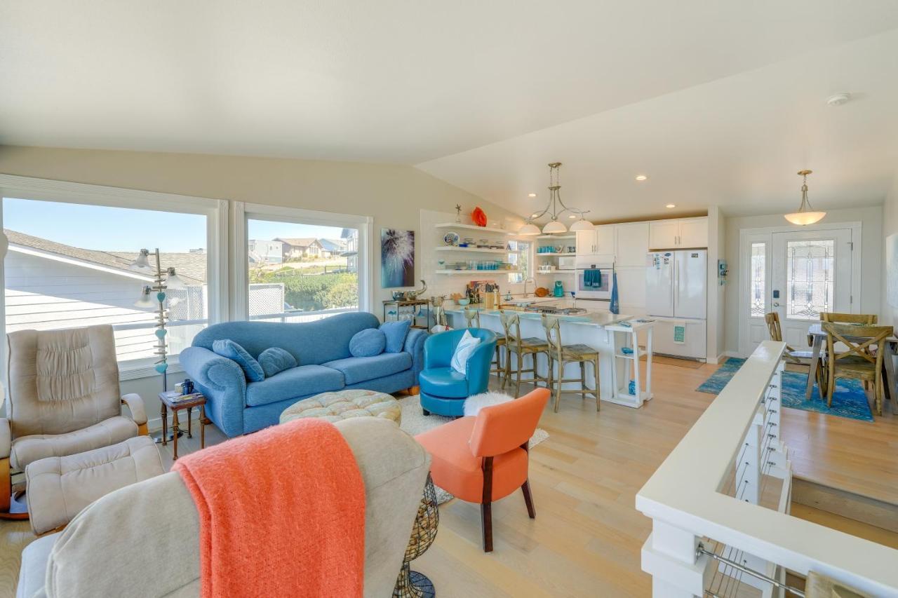 Stunning Home In Coupeville With Deck And Beach Access Exterior photo